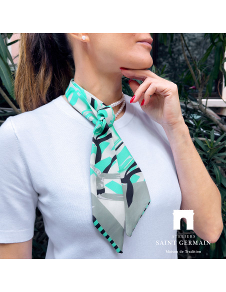 Ensemble Foulard à Nouer Vert et Rang de Perles de Culture