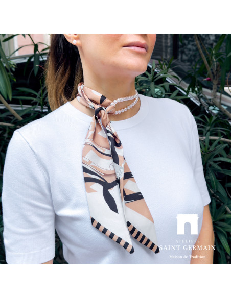 Ensemble Foulard à Nouer Marron et Rang de Perles de Culture